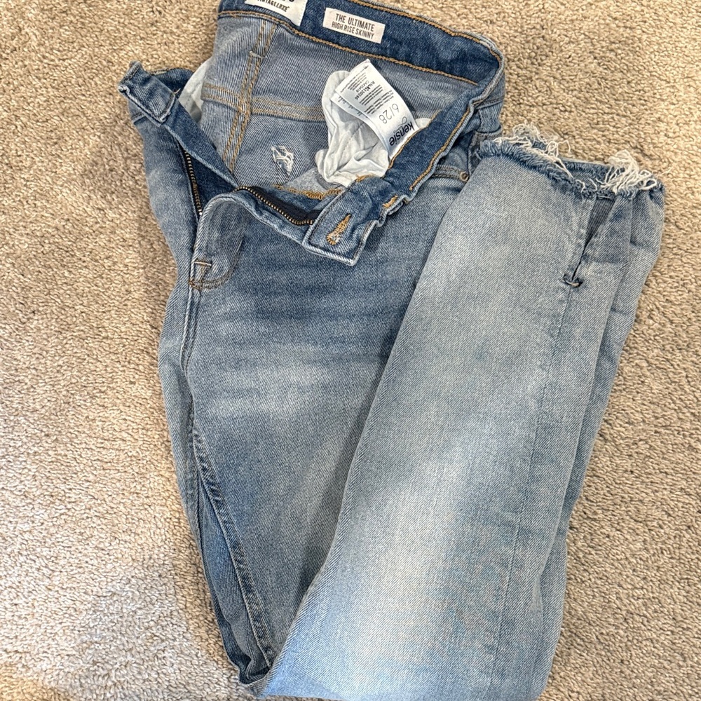 Kensie Light Blue Cropped Jeans